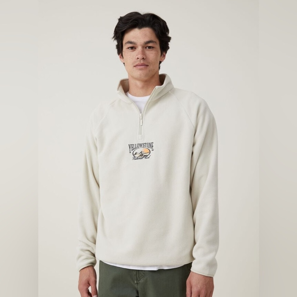 Cotton On men’s Yellowstone cream fleece sweatshirt quarter zip size small
